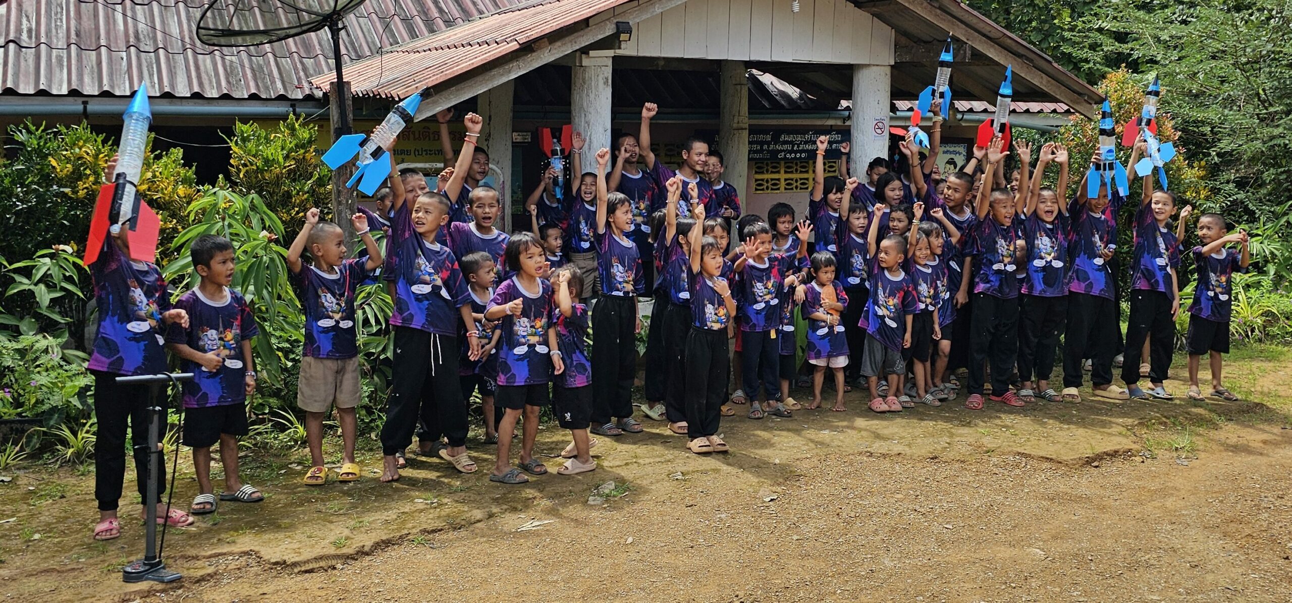 T-Shirt Solidaire – Année 2024 – Image 7